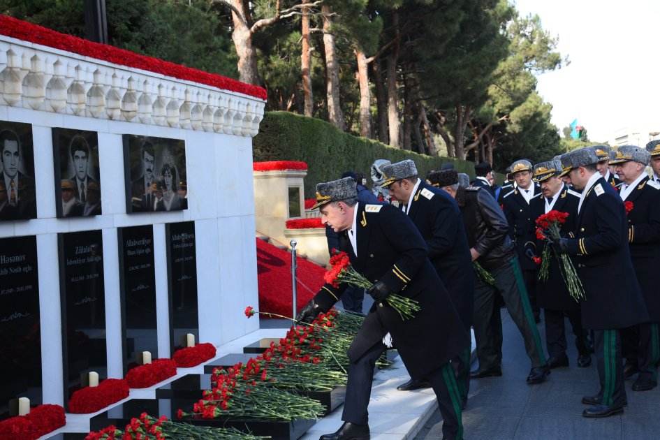 prokurorluq əməkdaşları 20 yanvar şəhidlərinin xatirəsini ehtiramla yad ediblər