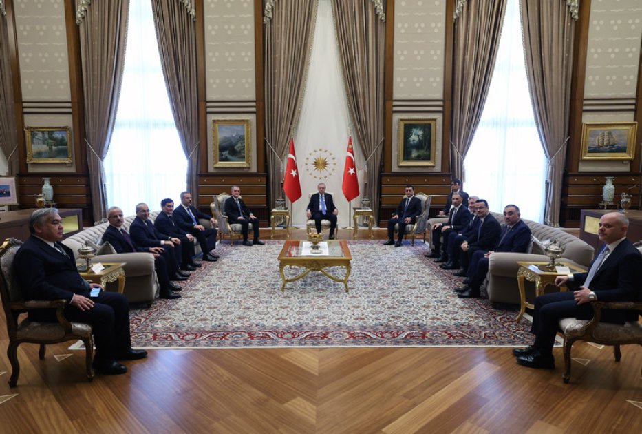 prezident ərdoğan türkiyə-azərbaycan-özbəkistan üçtərəfli görüşünün iştirakçılarını qəbul edib