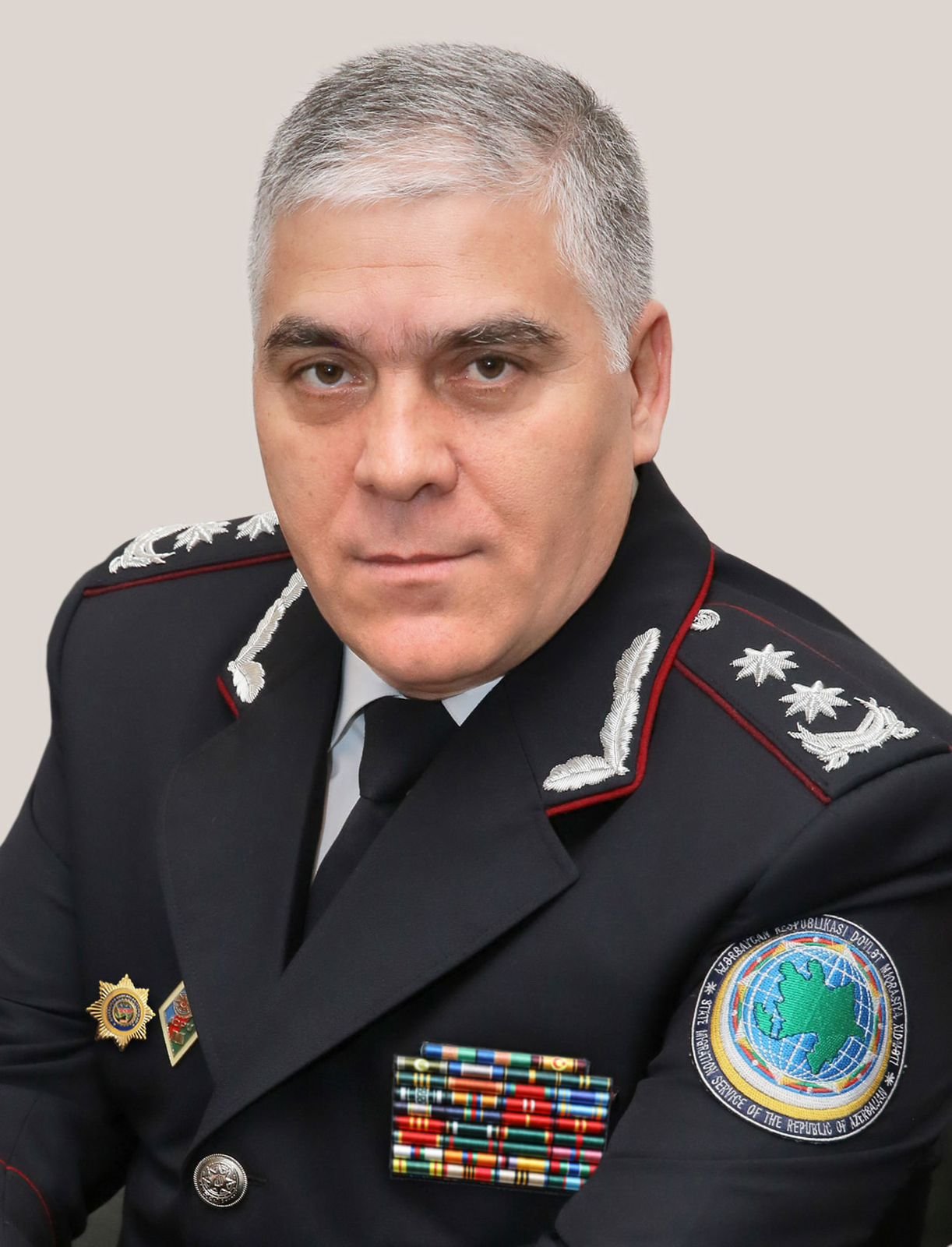 layiqli və nümunəvi bir dövlət xidmətçisi, dövlət miqrasiya xidmətinin rəisi general-leytenant vəli nağıyev .