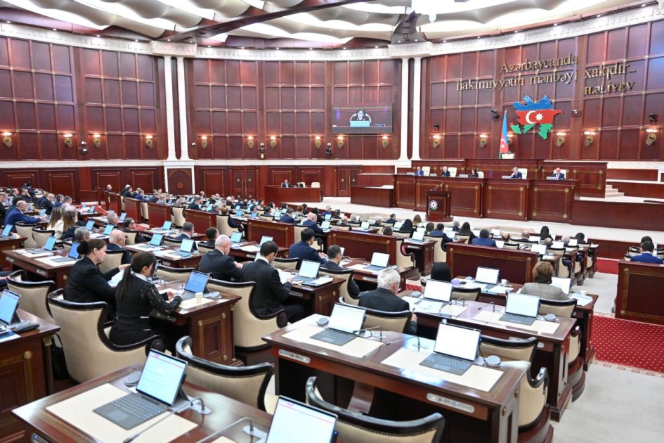 milli məclisin yaz sessiyasının ilk plenar iclası keçirilib, 16 məsələ müzakirə olunub