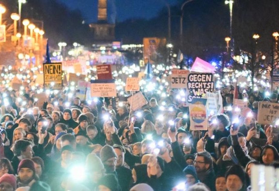 berlində radikal sağa qarşı mitinqdə 160 min nəfər iştirak edib
