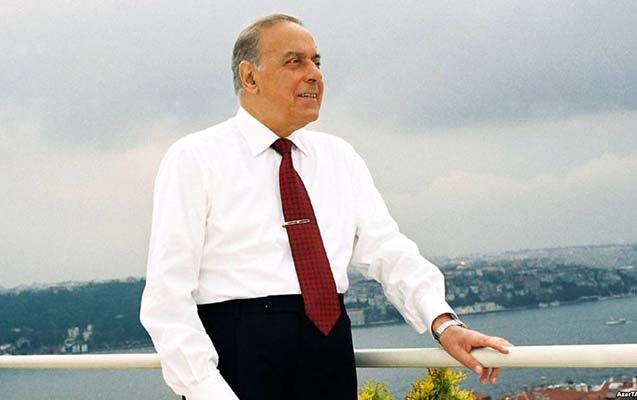 qələbəni bizə bəxş edən qəhrəman əsgər və zabitlərimiz qürur mənbəyimizdir