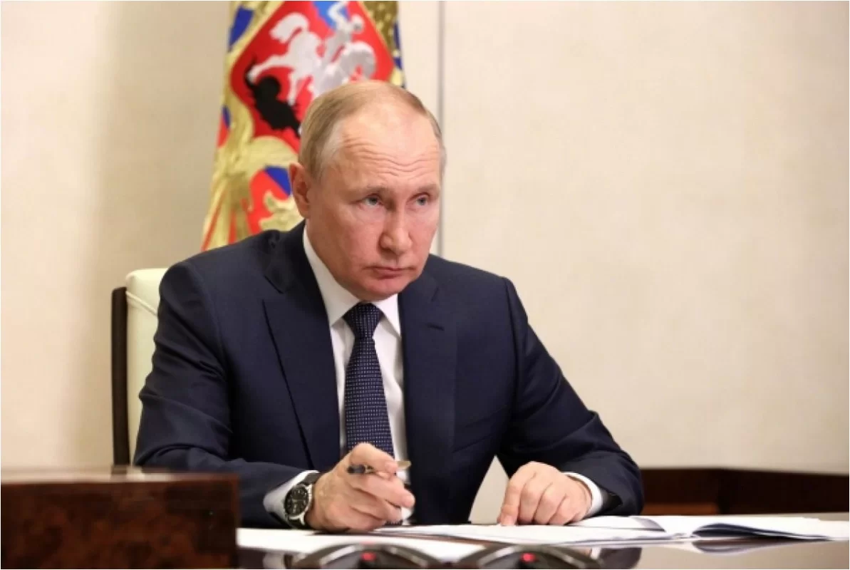rusiyada əcnəbilərin əmək müqavilələrinin ləğvi asanlaşdırılır - putin qərar imzaladı