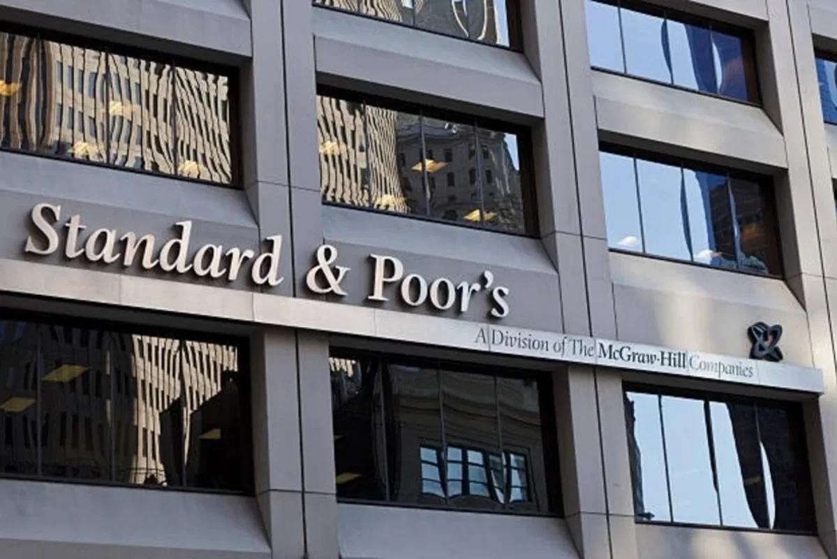 "s&p": "2025-28-ci illərdə azərbaycanın iqtisadi artımı ildə 2% civarında olacaq"