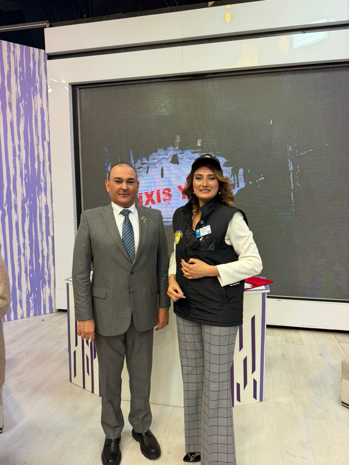 arhd.media informasiya agentliyinin əməkdaşlarına jilet və baş geyimləri təqdim olundu