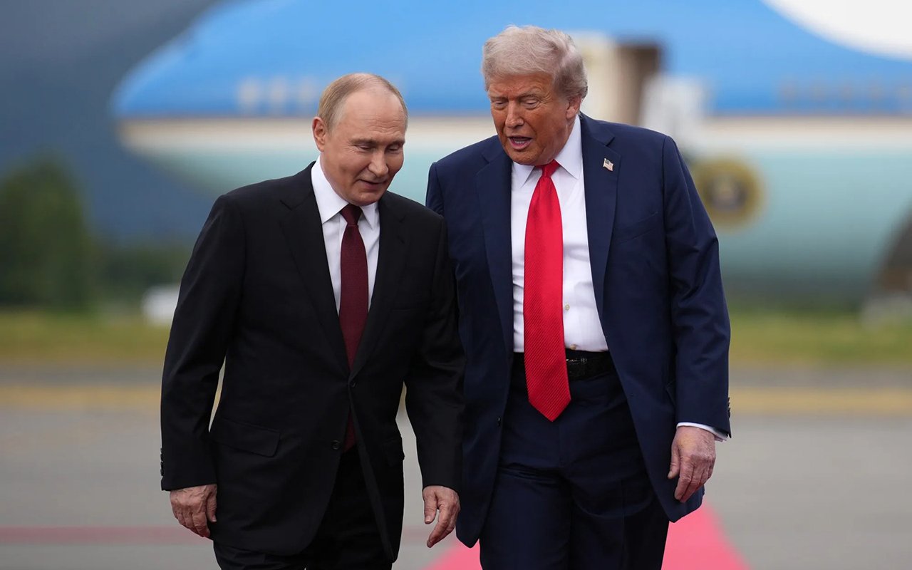 putin trampı parada dəvət edib?