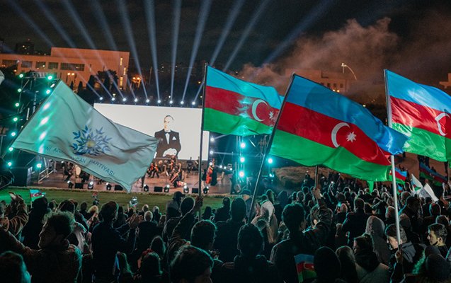 bakıda klassik musiqi konsertində - möhtəşəm atəşfəşanlıq-video