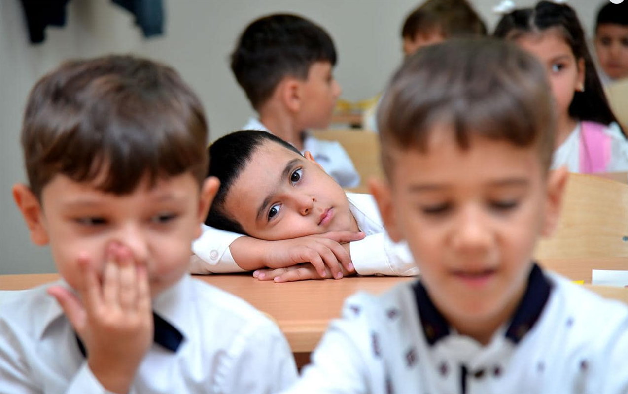 bir günə 100 minə yaxın uşaq məktəbə qəbul olub