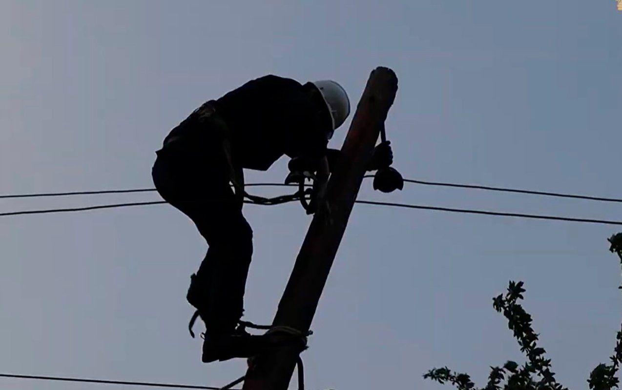 “azərişıq” lerikin ən ucqar dağ kəndlərində elektrik şəbəkəsini yeniləyir - video