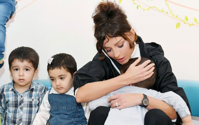 “yer üzündəki hər bir uşağa qayğısız uşaqlıq və xoşbəxt həyat arzulayıram”