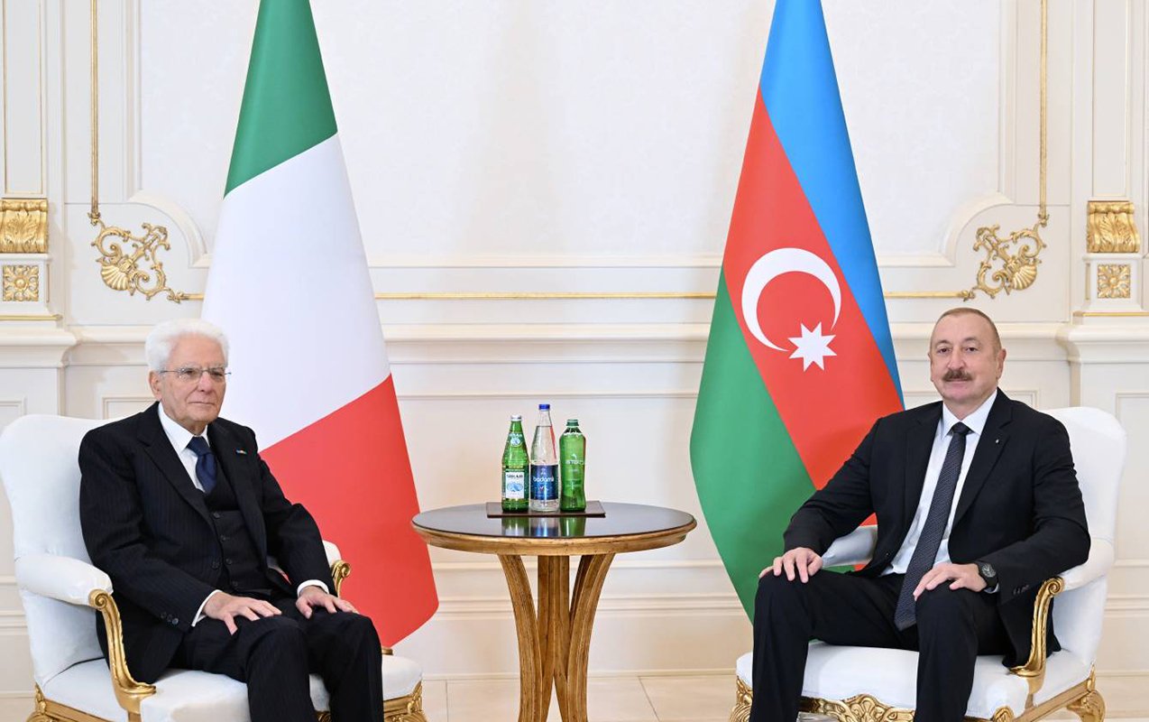 ilham əliyev həmkarını təbrik etdi