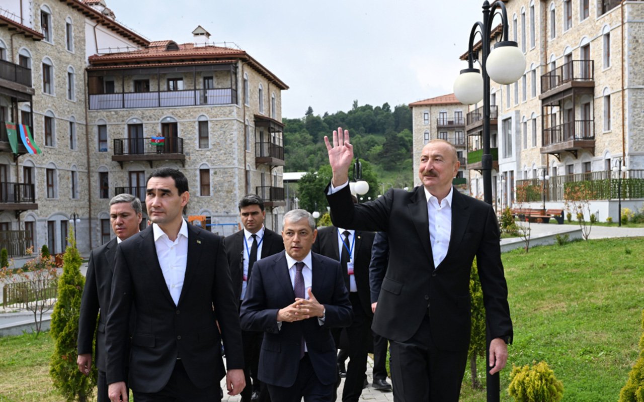 Prezidentlər Şuşada birinci yaşayış kompleksində - Fotolar