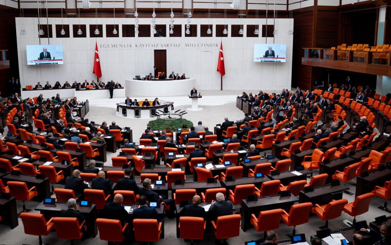 türkiyə parlamentinin iş müddəti uzadıldı