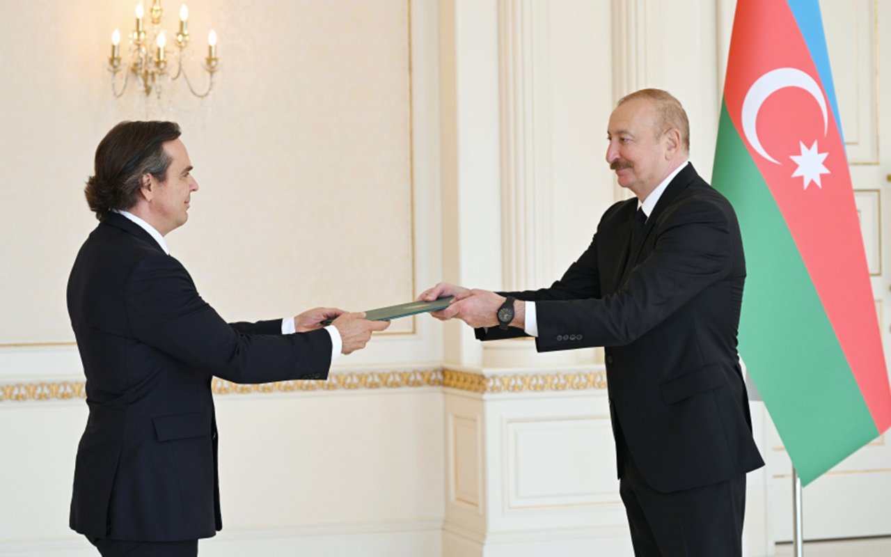 Prezident yeni səfirləri qəbul etdi - Fotolar - Yenilənib