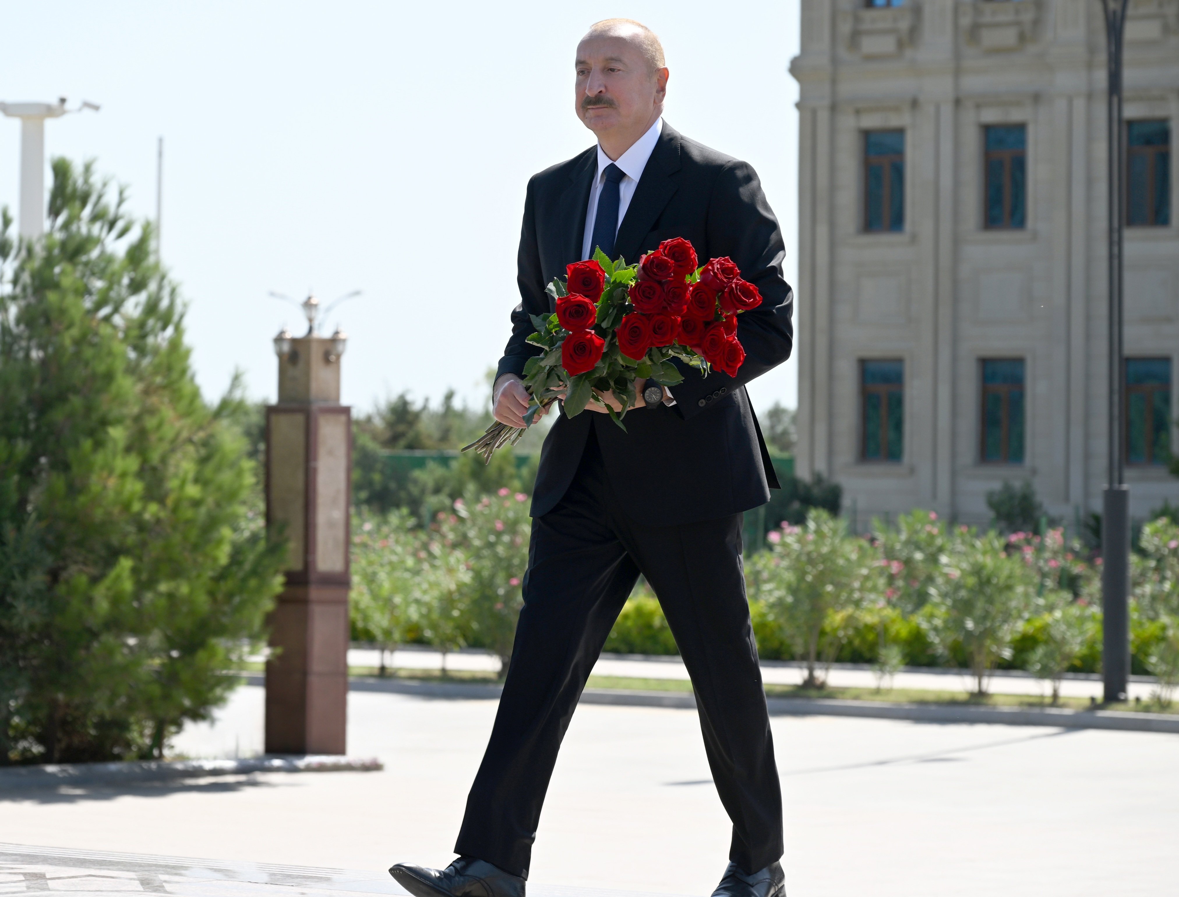 Prezident Hərbi Dəniz Qüvvələrində olub - Fotolar
